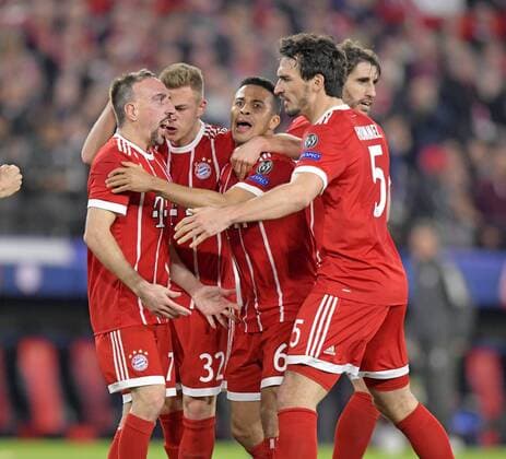 03 04 2018 Football UEFA Champions League 2017 2018 Quarter Finals FC Sevilla FC Bayern Munich in the Stadium Ramon Sanchez Pizjuan Sevilla Spain Torjubel Franck Ribery li FC Bayern Munich with Thiago FC Bayern Munich Mats Hummels Bayern Munich and Joshua Kimmich FC Bayern Munich