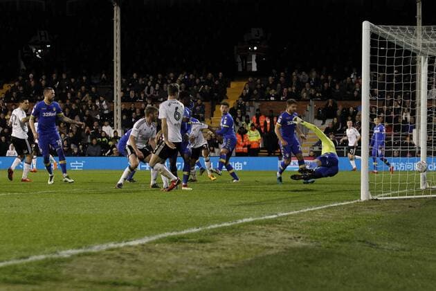 GOAL - Kevin McDonald of Fulham deflects home the header from Aleksander Mitrovic to make it 1-0 during the EFL Sky Bet Championship match between Fulham and Leeds United at Craven Cottage, London, England on 3 April 2018. Copyright: xCarltonxMyriex 19480002