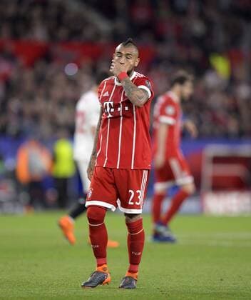 03 04 2018 Football UEFA Champions League 2017 2018 Quarter-finals FC Sevilla FC Bayern Munich in the stadium Ramon Sanchez Pizjuan Sevilla Spain Arturo Vidal FC Bayern Munich thoughtful