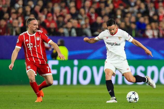 3rd April 2018, Ramon Sanchez Pizjuan, Seville, Spain; UEFA Champions League football, quarter final 1st leg, Sevilla versus Bayern Munich; Sarabia of Sevilla FC shoots on goal as Ribery of Bayern Munich attampts to block the shot  ActionPlus12008149