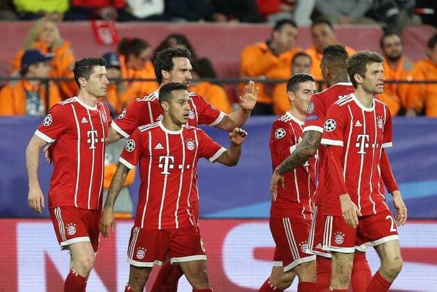lr Torjubel by Robert Lewandowski 9 Bayern Munich Thiago Alcantara 6 Bayern Munich Mats Hummels 5 Bayern Munich Thomas Mueller 25 Bayern Munich to 1 2 FC Sevilla vs Bayern Munich Muenchen Quarterfinal Champions League 03 04 2018 Sevilla Sevilla Spain Copyright: xkolbert-press ChristianxKolbertx