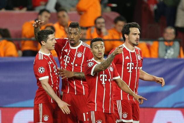 lr Torjubel by Robert Lewandowski 9 Bayern Munich Jerome Boateng 17 Bayern Munich Thiago Alcantara 6 Bayern Munich Mats Hummels 5 Bayern Munich to 1 2 FC Sevilla vs Bayern Munich Muenchen Football Quarter Finals Champions League 03 04 2018 Sevilla Sevilla Spain Copyright: xkolbert-press ChristianxKolbertx