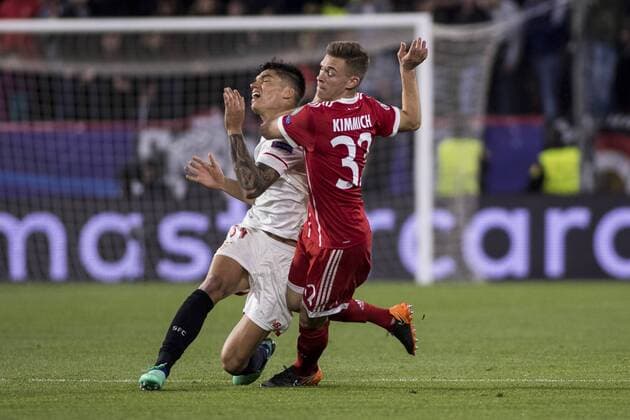 April 3, 2018 - Seville, Spain - JOSHUA KIMMICH of Bayern (R ) vies for the ball with JOAQUIN CORREA of Sevilla (L ) during the UEFA Champions League Quarter-finals (first leg) match between Sevilla FC and FC Bayern Munchen at Estadio Ramon Sanchez Pizjuan Soccer 2018 - Sevilla FC vs FC Bayern Munchen - ZUMAa142 20180403_zap_a142_031 Copyright: xDanielxGonzalezxAcunax