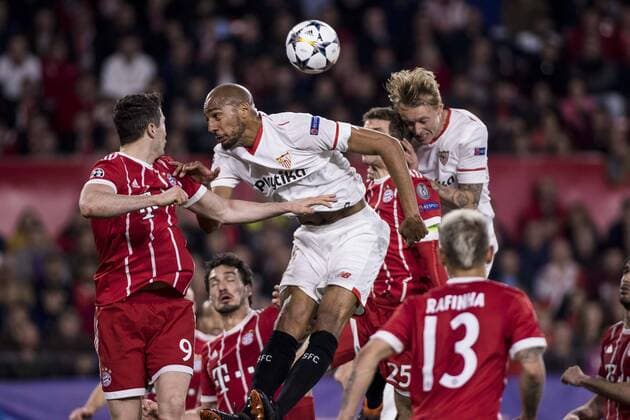 April 3, 2018 - Seville, Spain - STEVEN N ZONZI of Sevilla (C ) vies for the ball during the UEFA Champions League Quarter-finals (first leg) match between Sevilla FC and FC Bayern Munchen at Estadio Ramon Sanchez Pizjuan Soccer 2018 - Sevilla FC vs FC Bayern Munchen - ZUMAa142 20180403_zap_a142_033 Copyright: xDanielxGonzalezxAcunax