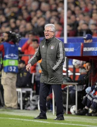 03 04 2018 Football UEFA Champions League 2017 2018 Quarter Finals FC Sevilla FC Bayern Munich in the Ramon Sanchez Pizjuan Sevilla Spain Coach Jupp Heynckes Bayern Munich gives instructions