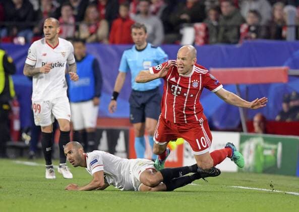 03 04 2018 Football UEFA Champions League 2017 2018 Quarter-finals FC Sevilla FC Bayern Munich in the stadium Ramon Sanchez Pizjuan Sevilla Spain v li Guido Pizarro Sevilla FC against Arjen Robben FC Bayern Munich