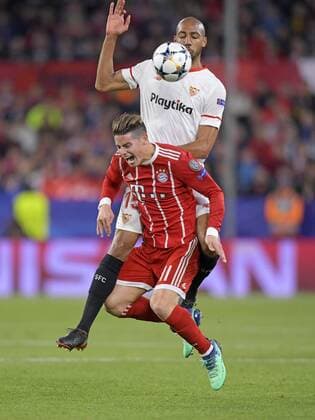 03 04 2018 Football UEFA Champions League 2017 2018 Quarter-finals FC Sevilla FC Bayern Munich at the Ramon Sanchez Pizjuan Sevilla Spain hi Steven N Zonzi Sevilla FC against James Rodriguez FC Bayern Munich