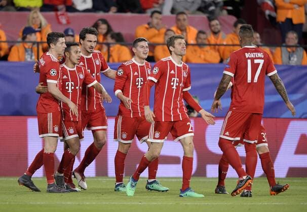 03 04 2018 Football UEFA Champions League 2017 2018 Quarter Finals FC Sevilla FC Bayern Munich at Ramon Sanchez Pizjuan Sevilla Spain Thiago FC Bayern Munich at 2 1 left Robert Lewandowski FC Bayern Munich Thiago FC Bayern Munich Mats Hummels Bayern Munich James Rodriguez FC Bayern Munich Thomas Müller Bayern Munich Jerome Boateng Bayern Munich
