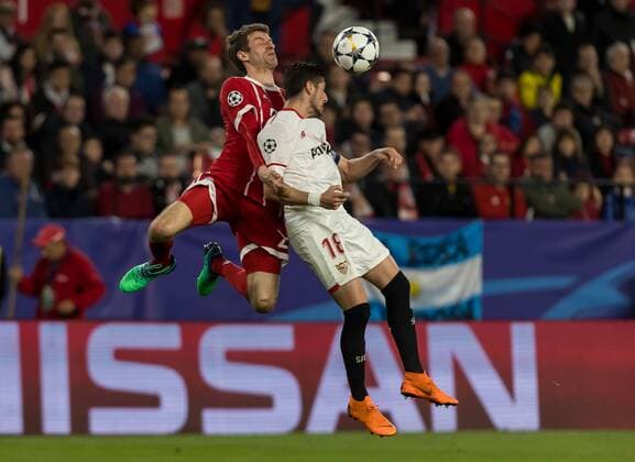 Spain Sevilla 03 04 2018 UEFA Champions League 2017 18 Season Quarter finals First leg Sevilla FC Bayern Munich Thomas Mueller FCB and Sergio Escudero FCS in a duel DeFodi048