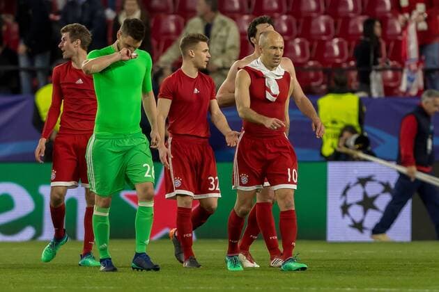 Spain Sevilla 03 04 2018 UEFA Champions League 2017 18 Season Quarter finals First leg Sevilla FC Bayern Muenchen Goalkeeper Sven Ulreich FCB Joshua Kimmich FCB Arjen Robben FCB are looking at DeFodi048