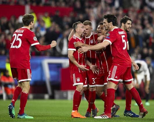 Themen der Woche - SPORT Bilder des Tages - SPORT Sevilla; SPAIN-APRIL 03: the Bayern Munich players celebrate the goal (1-1)during the Champions League match between Sevilla FC v Bayern Munich at the Sanchez Pizjuan stadium on April 03th; 2018 in Sevilla Spain (PHOTO by Cristobal Duenas  xx xx