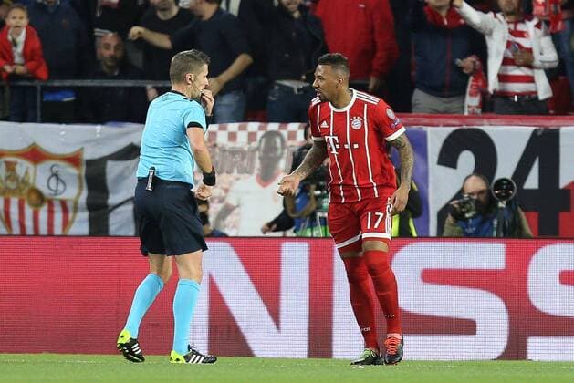 Referee Referee Daniele Orsato and Jerome Boateng 17 FC Bayern Muenchen discuss FC Sevilla vs Bayern Munich Muenchen Quarter-Finals Champions League 03 04 2018 Sevilla Sevilla Spain Copyright: xkolbert-press ChristianxKolbertx