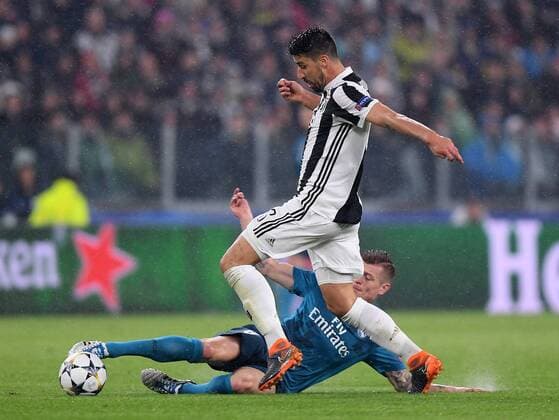 (180404) -- TURIN, April 4, 2018 -- Real Madrid s Toni Kroos (Bottom) vies with Juventus Sami Khedira during the UEFA Champions League quarterfinal first leg soccer match between Juventus and Real Madrid in Turin, Italy, on April 3, 2018. Real Madrid won 3-0.) (wll) (SP)ITALY-TURIN-SOCCER-UEFA-CHAMPIONS LEAGUE-JUVENTUS VS REAL MADRID AlbertoxLingria 