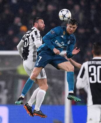 (180404) -- TURIN, April 4, 2018 -- Real Madrid s Cristiano Ronaldo (R) vies with Juventus Andrea Barzagli during the UEFA Champions League quarterfinal first leg soccer match between Juventus and Real Madrid in Turin, Italy, on April 3, 2018. Real Madrid won 3-0.) (wll) (SP)ITALY-TURIN-SOCCER-UEFA-CHAMPIONS LEAGUE-JUVENTUS VS REAL MADRID AlbertoxLingria 