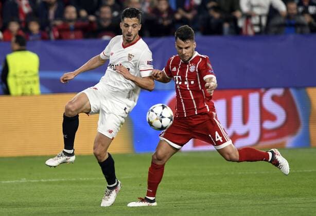 Partido de ida de cuartos de final de la Liga de Campeones entre la Sevilla y el Bayern. En la imagen, Sarabia y Bernat. Champions League quarterfinals first leg match between Sevilla and Bayern. In this picture, Sarabia and Bernat. 