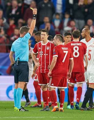 Referee Daniele ORSATO ITA with whistle gestures showing referee single action yellow card warning Franck RIBERY FCB 7 Robert LEWANDOWSKI FCB 9 FC SEVILLA FC BAVARIA MUENCHEN 1 2 Quarter-final first leg UEFA Champions League match Sevilla Spain 03 04 2018 CL season 2017 2018 FCB