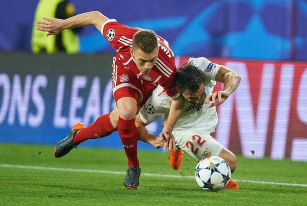 Joshua KIMMICH FCB 32 Fighting action for the ball against Franco VAZQUEZ Sevilla 22 Action Fighting Game scene Tackling Ball Individual action FC SEVILLA FC BAVARIA MUENCHEN 1 2 Quarter-final first leg Football UEFA Champions League Sevilla Spain 03 04 2018 CL Season 2017 2018 FCB