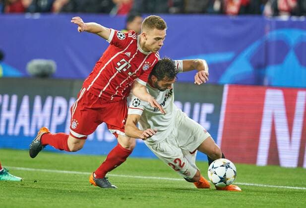 Joshua KIMMICH FCB 32 Fighting action for the ball against Franco VAZQUEZ Sevilla 22 Action Fighting Game scene Tackling Ball Individual action FC SEVILLA FC BAVARIA MUENCHEN 1 2 Quarter-final first leg Football UEFA Champions League Sevilla Spain 03 04 2018 CL Season 2017 2018 FCB