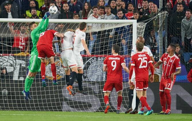Sven ULREICH FCB 26 Goalkeeper defends the ball starts catching catch Action Single Picture Cut Out Reaction Fist Fists Game Scene Boxing Scene Scene Outside Goal G space goal area scene SEVILLA FC BAVARIA MUENCHEN 1 2 Quarter-finals First leg Football UEFA Champions League Sevilla Spain 03 04 2018 CL Season 2017 2018 FCB