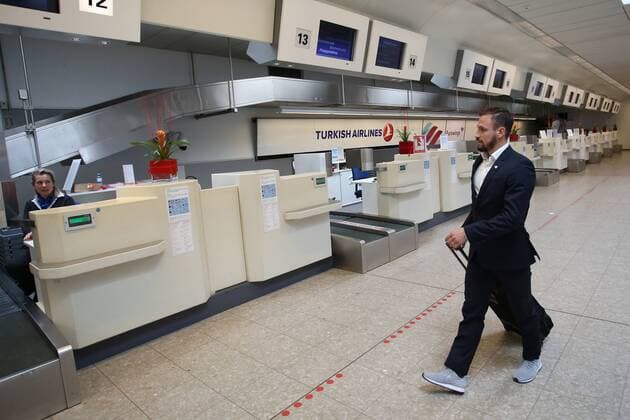 SOCCER - EL, Lazio vs RBS SALZBURG,AUSTRIA,04.APR.18 - SOCCER - UEFA Europa League, quarterfinal, SS Lazio vs Red Bull Salzburg, departure from Salzburg airport. Image shows Andreas Ulmer (RBS). GEPAxpictures xMathiasxMandl