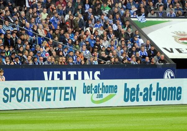 FC Schalke 04 SC Freiburg 31 03 2018 in Gelsenkirchen Banner advertising Bet at home in the Gelsenkirchen Veltins Arena HM