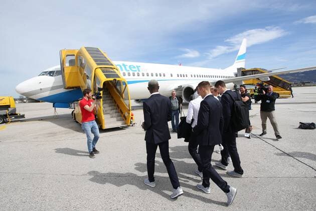 SOCCER - EL, Lazio vs RBS ROME,ITALY,04.APR.18 - SOCCER - UEFA Europa League, quarterfinal, SS Lazio vs Red Bull Salzburg, arrival at Rome airport. Image shows players entering the plane. GEPAxpictures xMathiasxMandl