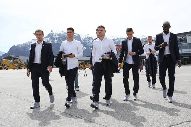 SOCCER - EL, Lazio vs RBS ROME,ITALY,04.APR.18 - SOCCER - UEFA Europa League, quarterfinal, SS Lazio vs Red Bull Salzburg, arrival at Rome airport. Image shows Fredrik Gulbrandsen, Patrick Farkas, Christoph Leitgeb, Hannes Wolf and Jerome Onguene (RBS). GEPAxpictures xMathiasxMandl