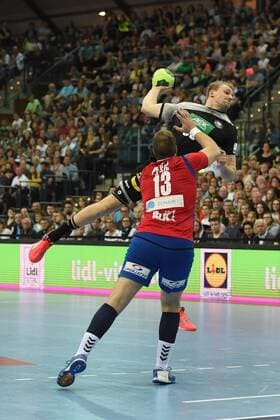 Handball Men International in Leipzig Season 2017 18 Germany Serbia Julius Kühn No 35 Germany Zivan Pesic No 13 Serbia 04 04 18 Copyright: xMichaelxHundtx xMatthiasxKochx