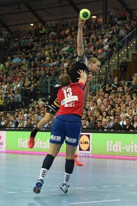 Handball Men International in Leipzig Season 2017 18 Germany Serbia Julius Kühn No 35 Germany Zivan Pesic No 13 Serbia 04 04 18 Copyright: xMichaelxHundtx xMatthiasxKochx