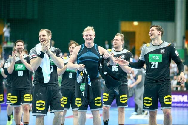 Germany Serbia Handball Leipzig 04 04 2018 Arena Leipzig Handball Internationals Men Germany Serbia 26 19 12 7 Pictured v l Steffen Weinhold 17 Germany Patrick Wiencek 7 Germany Julius Kühn Kuehn 35 Germany and Erik Schmidt 21 Germany after the match