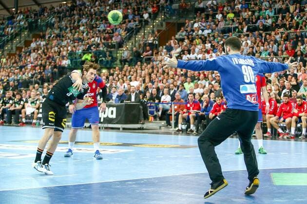 Germany Serbia Handball Leipzig 04 04 2018 Arena Leipzig Handball Internationals Match Germany Germany Serbia 26 19 12 7 Picture v l Uwe Gensheimer 3 Germany meet goalkeeper Tibor IvaniÅ¡eviÄ ‡ 90 Serbia