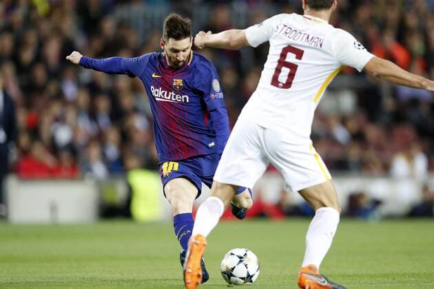 (l-r) Lionel Messi of FC Barcelona Barca Kevin Strootman of AS Roma during the UEFA Champions League quarter final match between FC Barcelona and AS Roma at the Camp Nou stadium on April 04, 2018 in Barcelona, Spain. UEFA Champions League 2017 2018 xVIxVIxImagesx xMauricexvanxSteenxIVx 10542319