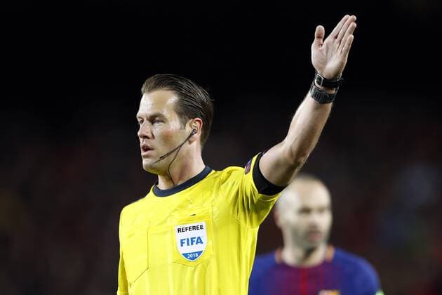 referee Danny Makkelie during the UEFA Champions League quarter final match between FC Barcelona Barca and AS Roma at the Camp Nou stadium on April 04, 2018 in Barcelona, Spain. UEFA Champions League 2017 2018 xVIxVIxImagesx xMauricexvanxSteenxIVx 10542420