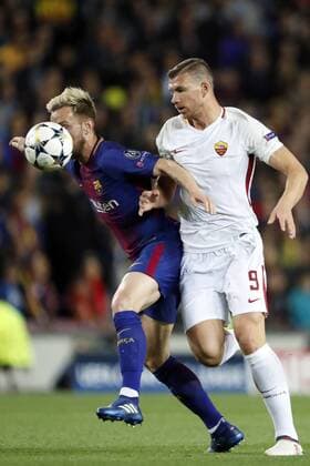 (l-r) Ivan Rakitic of FC Barcelona Barca Edin Dzeko of AS Roma during the UEFA Champions League quarter final match between FC Barcelona and AS Roma at the Camp Nou stadium on April 04, 2018 in Barcelona, Spain. UEFA Champions League 2017 2018 xVIxVIxImagesx xMauricexvanxSteenxIVx 10542443