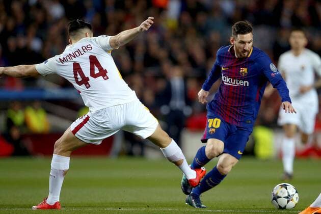 Barcelona s Argentinian striker Lionel Messi (R) vies for the ball with Roma s Manolas during the 100 UEFA Champions League quarter-final first leg match between FC Barcelona Barca and AS Roma at the Camp Nou stadium in Barcelona, Spain, 04 April 2018. FC Barcelona vs. AS Roma !ACHTUNG: NUR REDAKTIONELLE NUTZUNG!  Copyright: xEnricxFontcubertax BCN02 20180404-636584740536554596