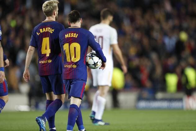 (l-r) Ivan Rakitic of FC Barcelona Barca Lionel Messi of FC Barcelona during the UEFA Champions League quarter final match between FC Barcelona and AS Roma at the Camp Nou stadium on April 04, 2018 in Barcelona, Spain. UEFA Champions League 2017 2018 xVIxVIxImagesx xMauricexvanxSteenxIVx 10542837