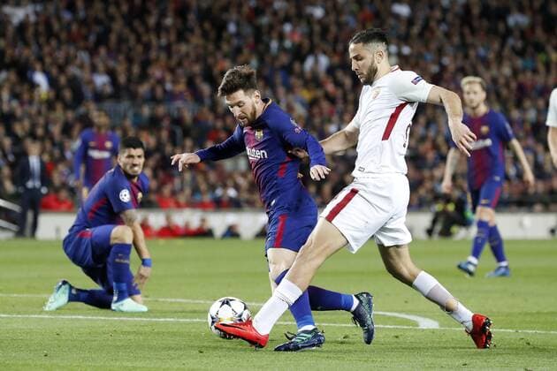 (L-R) Luis Suarez of FC Barcelona Barca Lionel Messi of FC Barcelona, Kostas Manolas of AS Roma during the UEFA Champions League quarter final match between FC Barcelona and AS Roma at the Camp Nou stadium on April 04, 2018 in Barcelona, Spain. UEFA Champions League 2017 2018 xVIxVIxImagesx xMauricexvanxSteenxIVx 10542839