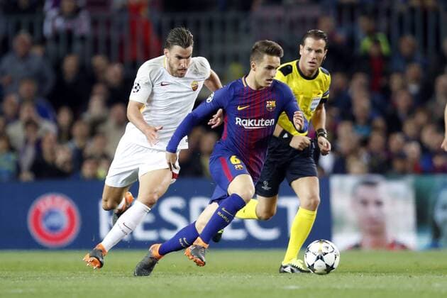 (l-r) Kevin Strootman of AS Roma, Denis Suarez of FC Barcelona Barca referee Danny Makkelie during the UEFA Champions League quarter final match between FC Barcelona and AS Roma at the Camp Nou stadium on April 04, 2018 in Barcelona, Spain. UEFA Champions League 2017 2018 xVIxVIxImagesx xMauricexvanxSteenxIVx 10543437