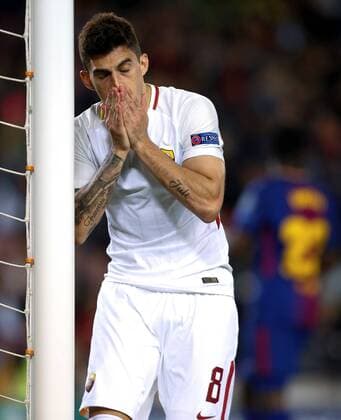 Roma s Diego Perotti reacts after missing a goal opportunity during the UEFA Champions League quarter-final first leg match between FC Barcelona Barca and AS Roma at the Camp Nou stadium in Barcelona, Spain, 04 April 2018. FC Barcelona vs. AS Roma !ACHTUNG: NUR REDAKTIONELLE NUTZUNG!  Copyright: xEnricxFontcubertax BCN22 20180404-636584786908175779