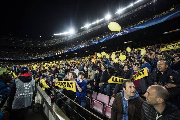 April 4, 2018 - Barcelona, Spain - Yellow globes in protest for Catalan political prisoners during the Quarter-finals 1st leg between FC Barcelona Barca v A.S. Roma at Camp Nou Stadium on 04 of April of 2018 in Barcelona. FC Barcelona v AS Roma - UEFA Champions League Quarter Final Leg One  - ZUMAn230 20180404_zaa_n230_300 Copyright: xXavierxBonillax