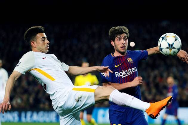 FC Barcelona Barca s defender Sergio Roberto (R) vies for the ball with Roma s Stephan El Shaarawy during the UEFA Champions League quarter-final first leg match between FC Barcelona and AS Roma at the Camp Nou stadium in Barcelona, Spain, 04 April 2018. FC Barcelona vs. AS Roma !ACHTUNG: NUR REDAKTIONELLE NUTZUNG!  Copyright: xAlejandroxGarciax BCN27 20180404-636584802281741459
