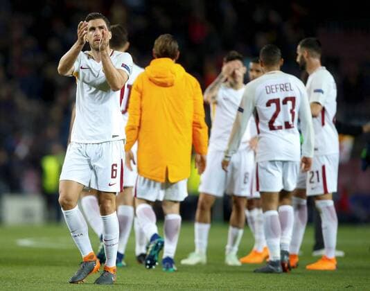 Roma s Kevin Strootman reacts at the end of the UEFA Champions League quarter-final first leg match between FC Barcelona Barca and AS Roma at the Camp Nou stadium in Barcelona, Spain, 04 April 2018. FC Barcelona vs. AS Roma !ACHTUNG: NUR REDAKTIONELLE NUTZUNG!  Copyright: xEnricxFontcubertax BCN32 20180404-636584804105522208