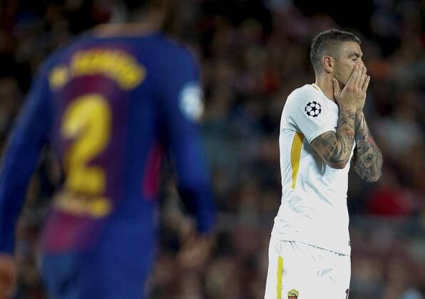 Bilder des Tages - SPORT Roma s Kolarov reacts at the end of the UEFA Champions League quarter-final first leg match between FC Barcelona Barca and AS Roma at the Camp Nou stadium in Barcelona, Spain, 04 April 2018. FC Barcelona vs. AS Roma !ACHTUNG: NUR REDAKTIONELLE NUTZUNG!  Copyright: xEnricxFontcubertax BCN34 20180404-636584804131928964