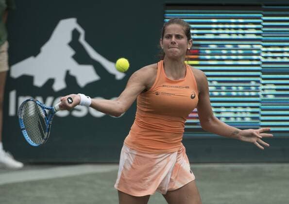 April 4,2018 - Charleston, South Carolina, U.S. - JULIA GOERGES (GER) defeats K. Ahn (USA) 2-6, 6-4, 7-6, at the Volvo Car Open being played at Family Circle Tennis Center. Tennis 2018: Volvo Car Open: South Carolina - ZUMAc04_ 20180404_zaf_c04_005 Copyright: xLesliexBillmanx