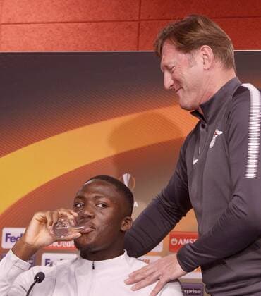 Football Europa League 2017 18 Press Conference before RB Leipzig Olympique Marseille 04 04 2018 Game on 05 04 2018 RB Leipzig Coach Ralph Hasenhüttl re heart Defender Ibrahima Konaté li Leipzig Saxony Germany