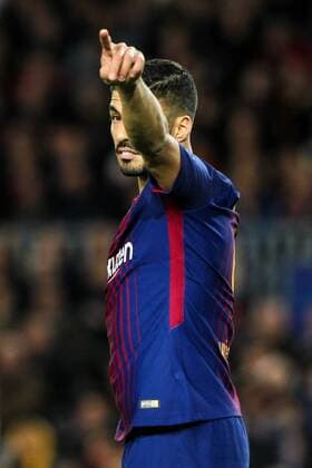 4th April 2018, Camp Nou, Barcelona, Spain; UEFA Champions League football, quarter final 1st leg, Barcelona versus AS Roma; Luis Suarez of FC Barcelona Barca pointing for the referee to check his linesman  ActionPlus12008520