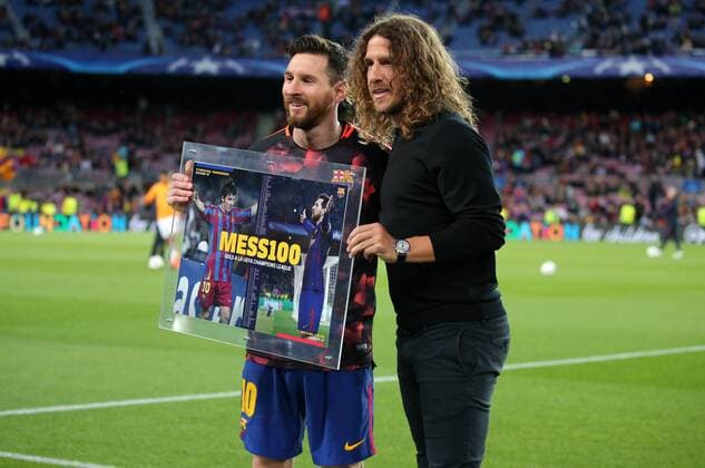 April 4, 2018 - Barcelona, Catalonia, Spain - Carles Puyol delivers a souvenir to Leo Messi after scoring 100 goals in the Champions League before the match between FC Barcelona Barca and AS Roma, for the first leg of the 1 4 final of the UEFA Champions League, played at the Camp Nou Stadium on 04th April 2018 in Barcelona, Spain. Photo: Urbanandsport NurPhoto. FC Barcelona v AS Roma - UEFA Champions League Quarter Final Leg One  - ZUMAn230 20180404_zaa_n230_439 Copyright: xJoanxVallsx