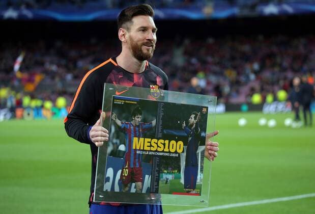 April 4, 2018 - Barcelona, Catalonia, Spain - Carles Puyol delivers a souvenir to Leo Messi after scoring 100 goals in the Champions League before the match between FC Barcelona Barca and AS Roma, for the first leg of the 1 4 final of the UEFA Champions League, played at the Camp Nou Stadium on 04th April 2018 in Barcelona, Spain. Photo: Urbanandsport NurPhoto. FC Barcelona v AS Roma - UEFA Champions League Quarter Final Leg One  - ZUMAn230 20180404_zaa_n230_448 Copyright: xJoanxVallsx