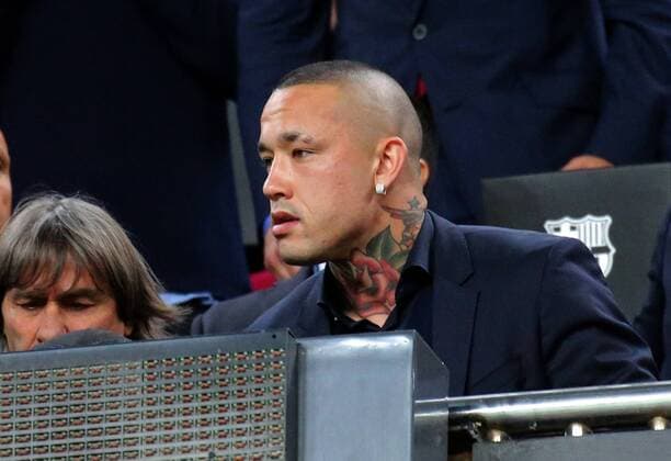 April 4, 2018 - Barcelona, Catalonia, Spain - Radja Nainggolan during the match between FC Barcelona Barca and AS Roma, for the first leg of the 1 4 final of the UEFA Champions League, played at the Camp Nou Stadium on 04th April 2018 in Barcelona, Spain. Photo: Urbanandsport NurPhoto. FC Barcelona v AS Roma - UEFA Champions League Quarter Final Leg One  - ZUMAn230 20180404_zaa_n230_450 Copyright: xJoanxVallsx