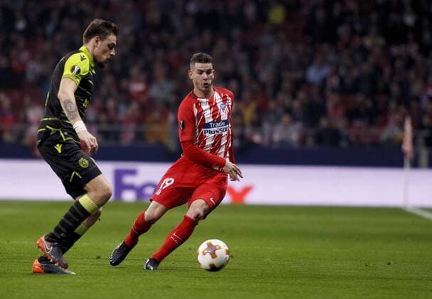 Sebastian Coates Of Sporting Portugal and Lucas Hernandez of Atletico de Madrid during the UEFA Europe League 2017 18 quarter finals, first leg match between Atletico de Madrid and Sporting Portugal, at Wanda Metropolitano Stadium in Madrid on April 5, 2018. (Photo by Guille Martinez Cordon Press)  xGuillexMartinezx xEuropaxLeaguex2017 18:xAtleticoxdexMadridxvsxSportingxPortugalx